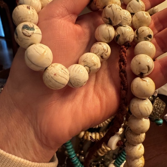 Antique White Conch with Turquoise and Coral inlay Beaded Necklace - Picture 4 of 6